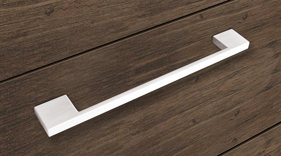 Handy Home, La primera línea de productos de Handy Home fue Tubos y accesorios para closet, posteriormente se empiezan a comercializar Herrajes para muebles, una línea extensa que ha ido abarcando productos como Correderas para cajón, bisagras para muebles, rodajas, accesorios diversos y últimamente accesorios de cocina y patas para sofá; además de también comercializar Jaladeras y Botones con diseños y materiales diversos para todo tipo de gustos decorativos y funcionales para gabinetes y cajones. - JALADERAS PARA MUEBLE