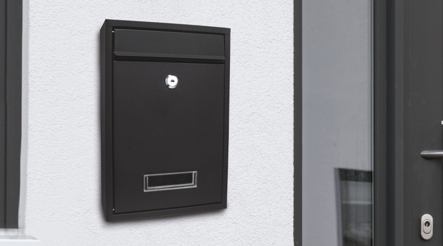 Handy Home, La primera línea de productos de Handy Home fue Tubos y accesorios para closet, posteriormente se empiezan a comercializar Herrajes para muebles, una línea extensa que ha ido abarcando productos como Correderas para cajón, bisagras para muebles, rodajas, accesorios diversos y últimamente accesorios de cocina y patas para sofá; además de también comercializar Jaladeras y Botones con diseños y materiales diversos para todo tipo de gustos decorativos y funcionales para gabinetes y cajones. - BUZONES
