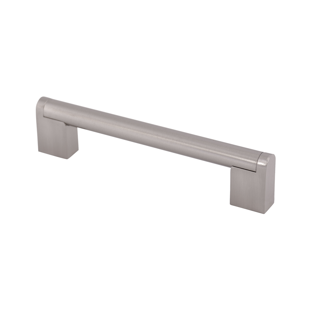 JALADERA DE BARRA PARIS PARA MUEBLE - Handy Home - Handy home ofrece una gama extensa de herrajes, Jaladeras y Accesorios para mueble de madera, diseñados con la más alta calidad y precio accesible. Contamos con gran variedad de herrajes para cocina y gabinetes entre los que se encuentras correderas para cajón, bisagras bidimensionales y Jaladeras para mueble, fabricadas con variedad de materiales de alta calidad como acero inoxidable, acero galvanizado, zamac, aluminio, nylon etc. Que darán un toque moderno y una decoración única a tus muebles. Contamos con toda una línea completa de accesorios para closet que van desde el tubo, rodamientos, colgador de ganchos hasta tornillos para madera que te ayudaran a la fijación y soporte que necesitan tus puertas y muebles.
