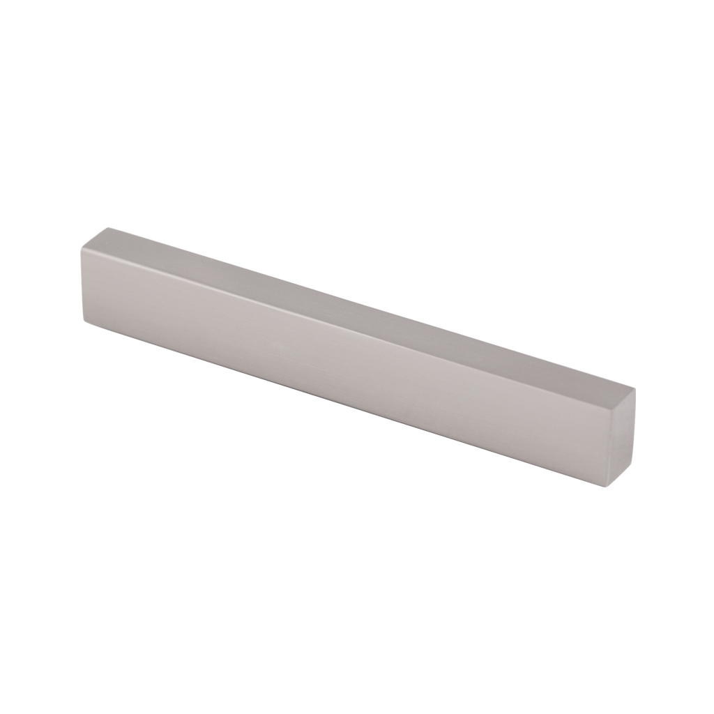 JALADERA CONTEMPORÁNEA PARA MUEBLE 3943 - Handy Home - Handy home ofrece una gama extensa de herrajes, Jaladeras y Accesorios para mueble de madera, diseñados con la más alta calidad y precio accesible. Contamos con gran variedad de herrajes para cocina y gabinetes entre los que se encuentras correderas para cajón, bisagras bidimensionales y Jaladeras para mueble, fabricadas con variedad de materiales de alta calidad como acero inoxidable, acero galvanizado, zamac, aluminio, nylon etc. Que darán un toque moderno y una decoración única a tus muebles. Contamos con toda una línea completa de accesorios para closet que van desde el tubo, rodamientos, colgador de ganchos hasta tornillos para madera que te ayudaran a la fijación y soporte que necesitan tus puertas y muebles.