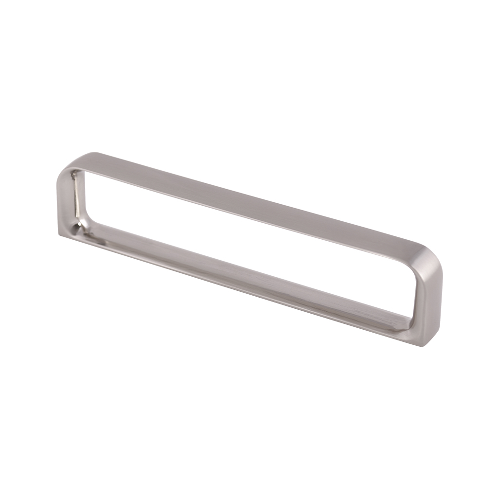 JALADERA CONTEMPORÁNEA PARA MUEBLE 3933 - 3944 - Handy Home - Handy home ofrece una gama extensa de herrajes, Jaladeras y Accesorios para mueble de madera, diseñados con la más alta calidad y precio accesible. Contamos con gran variedad de herrajes para cocina y gabinetes entre los que se encuentras correderas para cajón, bisagras bidimensionales y Jaladeras para mueble, fabricadas con variedad de materiales de alta calidad como acero inoxidable, acero galvanizado, zamac, aluminio, nylon etc. Que darán un toque moderno y una decoración única a tus muebles. Contamos con toda una línea completa de accesorios para closet que van desde el tubo, rodamientos, colgador de ganchos hasta tornillos para madera que te ayudaran a la fijación y soporte que necesitan tus puertas y muebles.