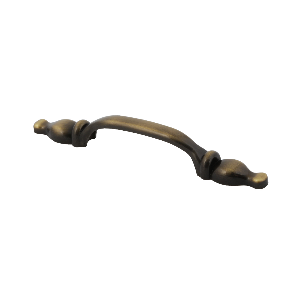 JALADERA TRADICIONAL PARA MUEBLE 3885 - Handy Home - Handy home ofrece una gama extensa de herrajes, Jaladeras y Accesorios para mueble de madera, diseñados con la más alta calidad y precio accesible. Contamos con gran variedad de herrajes para cocina y gabinetes entre los que se encuentras correderas para cajón, bisagras bidimensionales y Jaladeras para mueble, fabricadas con variedad de materiales de alta calidad como acero inoxidable, acero galvanizado, zamac, aluminio, nylon etc. Que darán un toque moderno y una decoración única a tus muebles. Contamos con toda una línea completa de accesorios para closet que van desde el tubo, rodamientos, colgador de ganchos hasta tornillos para madera que te ayudaran a la fijación y soporte que necesitan tus puertas y muebles.