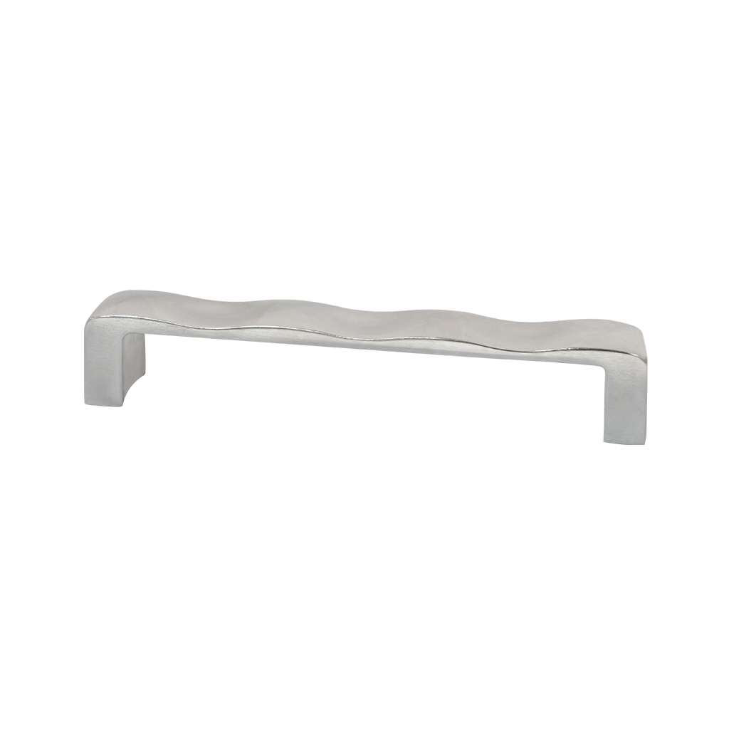 JALADERA CONTEMPORÁNEA LINTON PARA MUEBLE - Handy Home - Handy home ofrece una gama extensa de herrajes, Jaladeras y Accesorios para mueble de madera, diseñados con la más alta calidad y precio accesible. Contamos con gran variedad de herrajes para cocina y gabinetes entre los que se encuentras correderas para cajón, bisagras bidimensionales y Jaladeras para mueble, fabricadas con variedad de materiales de alta calidad como acero inoxidable, acero galvanizado, zamac, aluminio, nylon etc. Que darán un toque moderno y una decoración única a tus muebles. Contamos con toda una línea completa de accesorios para closet que van desde el tubo, rodamientos, colgador de ganchos hasta tornillos para madera que te ayudaran a la fijación y soporte que necesitan tus puertas y muebles.