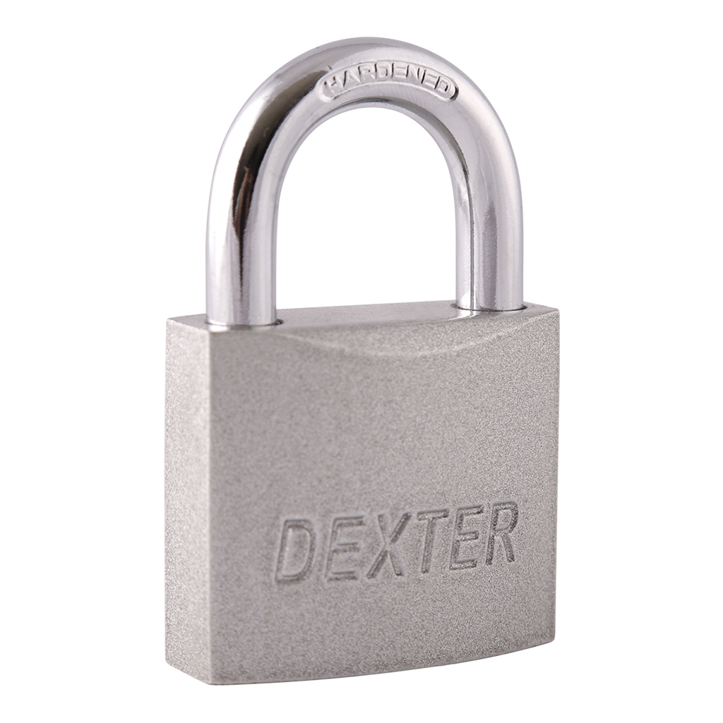 CANDADO METÁLICO CILINDRO DE LATÓN DE GANCHO CORTO CON LLAVE ESTÁNDAR - Dexter - Marca mexicana líder en el mercado ferretero ofreciendo cerraduras, bisagras, candados y accesorios para puerta y mueble, brindando gran confianza a nuestros clientes con sus productos de la más alta calidad, buen precio, mayor durabilidad y mejor funcionamiento, manejando materiales de fabricación como Latón, Acero inoxidable, Aluminio etc. Proporcionando mayor seguridad y confianza en la protección de tu hogar, oficina, negocio o cualquier tipo de espacio. Nuestros productos manejan gran variedad de acabados como: Níquel Satinado, Latón Antiguo, Latón Brillante, Blanco, ADK, Negro, Beige entre otros. Con variedad de mecanismos de instalación y tipos de llave.