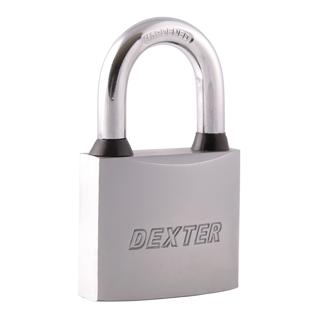 CANDADO METÁLICO CON CUBIERTA CONTRA AGUA Y LLAVE DE TETRA  - Dexter - Marca mexicana líder en el mercado ferretero ofreciendo cerraduras, bisagras, candados y accesorios para puerta y mueble, brindando gran confianza a nuestros clientes con sus productos de la más alta calidad, buen precio, mayor durabilidad y mejor funcionamiento, manejando materiales de fabricación como Latón, Acero inoxidable, Aluminio etc. Proporcionando mayor seguridad y confianza en la protección de tu hogar, oficina, negocio o cualquier tipo de espacio. Nuestros productos manejan gran variedad de acabados como: Níquel Satinado, Latón Antiguo, Latón Brillante, Blanco, ADK, Negro, Beige entre otros. Con variedad de mecanismos de instalación y tipos de llave.