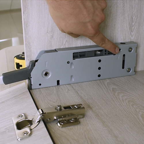 BRAZO ELEVABLE - Handy Home es una marca del grupo Chapa Industrias, S.A. de C.V. 
                                                                            compite fuertemente en el mercado de cerraduras, bisagras, candados y accesorios para puerta teniendo cede en Monterrey, N.L. desde 2004.
                                                                            La marca se desarrolla con la finalidad de dar a los clientes una opción segura, confiable, funcional, durable y diversa de artículos 
                                                                            relacionados con la protección de bienes inmuebles.